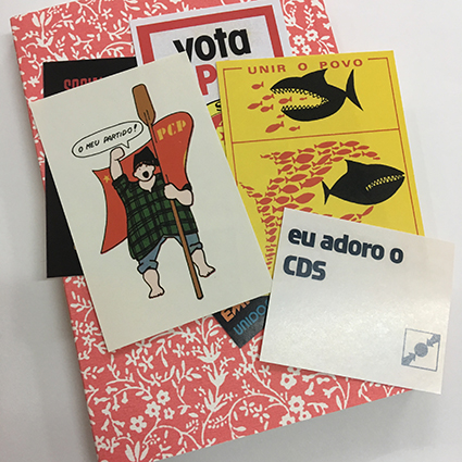 De Autocolante Ao Peito - Autocolantes Do 25 De Abril